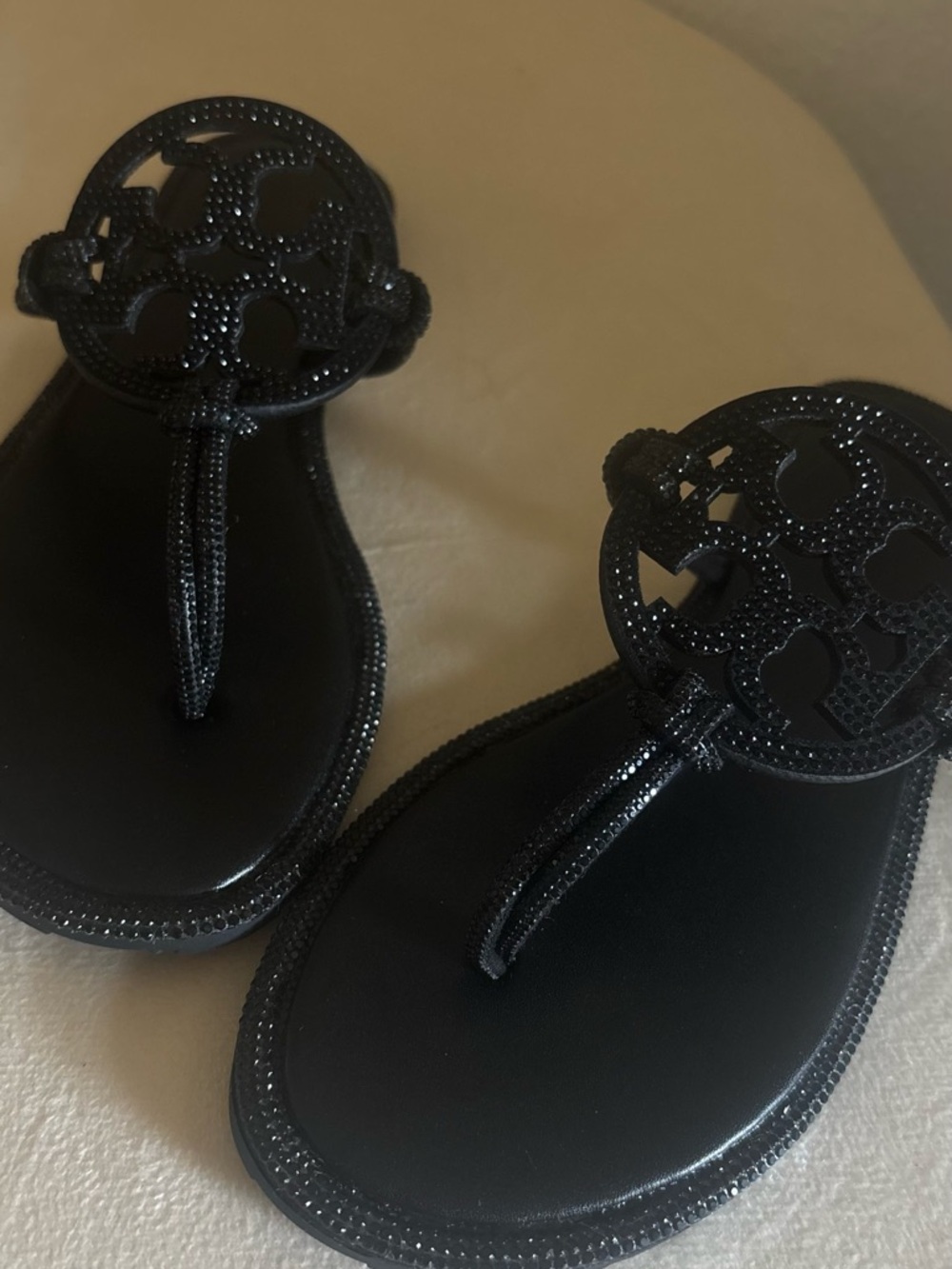 Tory Burch Black Logo Thong Sandals with Embellished Medallion - Picture 5 of 5